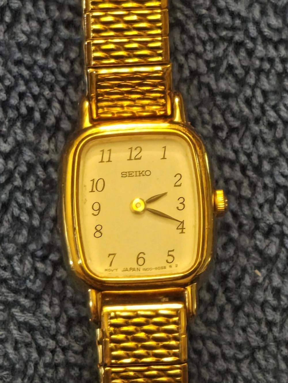 Seiko Gold and Cream Rectangular Ladies Watch Vintage *Running*